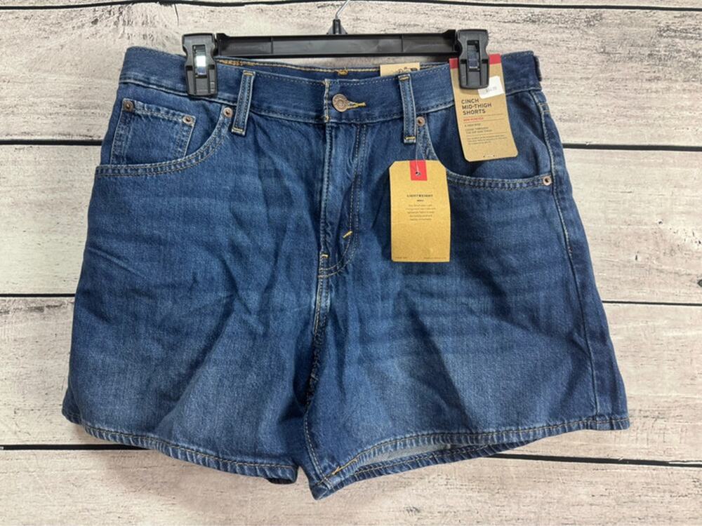 Ladies Levi’s 501 Curve Shorts - w26